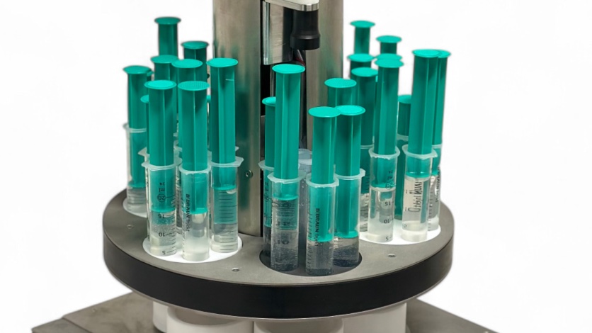 The RevoPSy automated peptide synthesizer with its syringe carousel